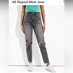 American Eagle Distressed Mom Jeans Smoke Gray High Rise #3503 Size 6 Short
